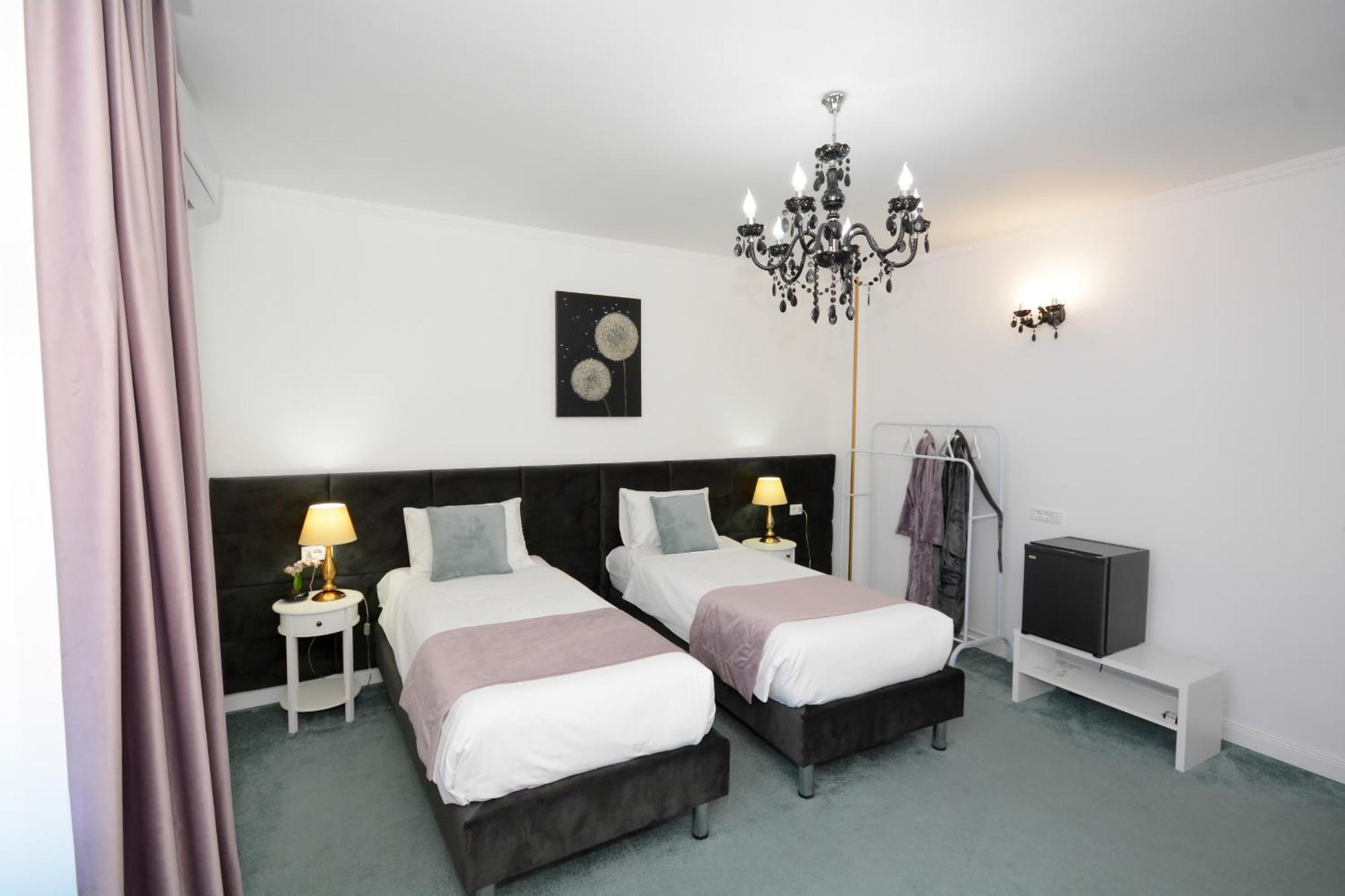 Hotel Andre´s Craiova Eksteriør billede