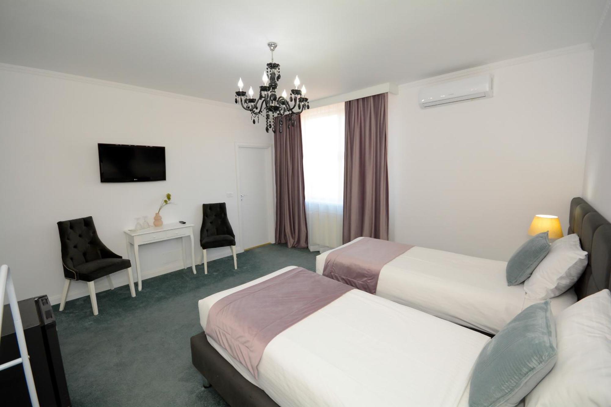 Hotel Andre´s Craiova Eksteriør billede